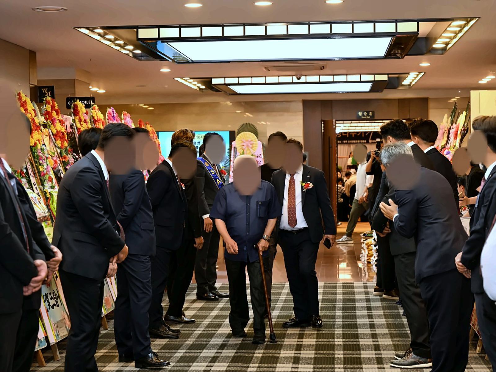 로타리클럽 창립 5주년 기념식과 회장 이·취임식, 2부제로 운영 — 현장 사진